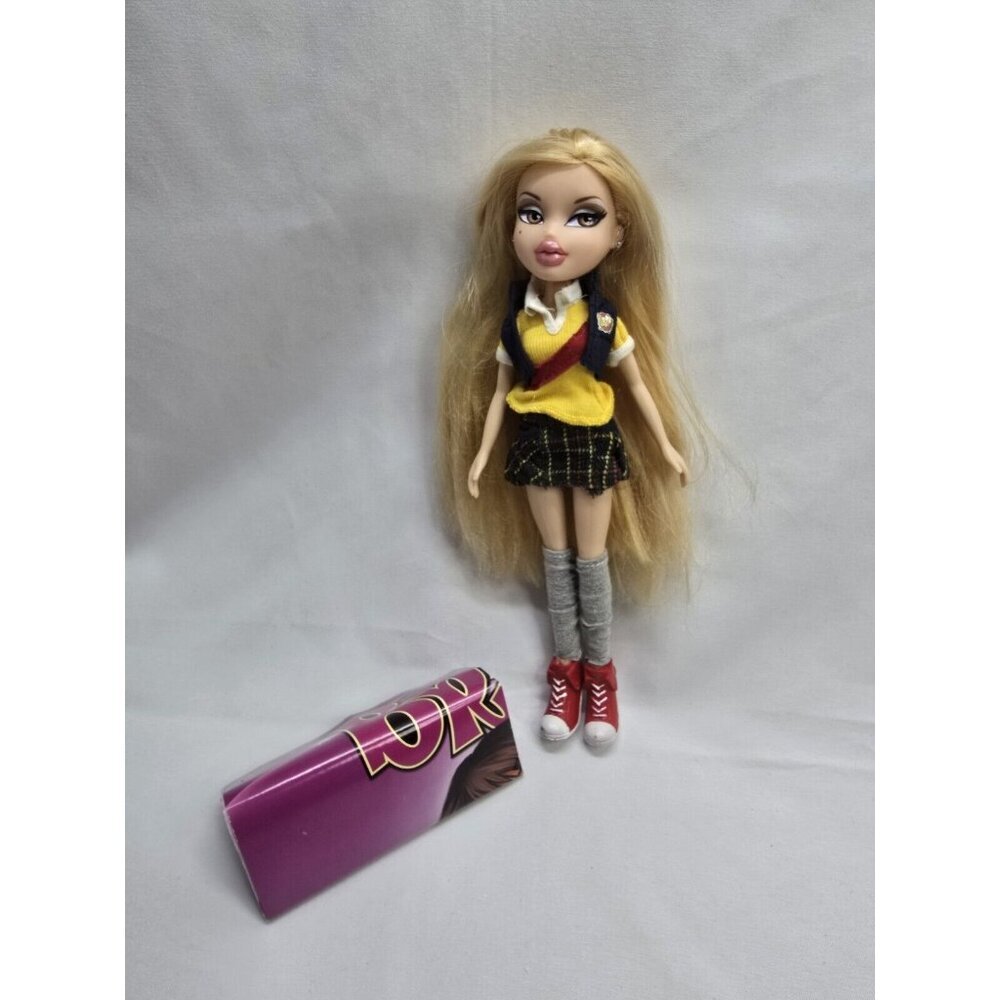 Bratz 2010 10th Anniversary Doll Joelle With Original Outfit And Poster